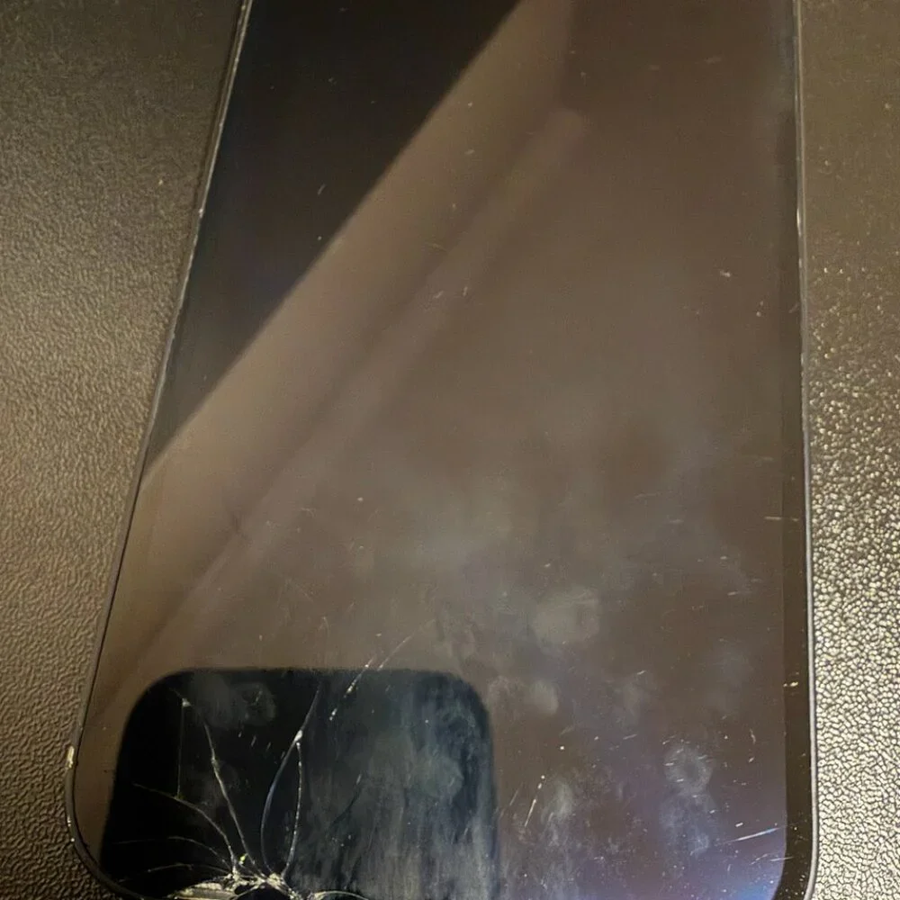 iPhone 12 – 64GB (Unlocked) – Cracked / Damaged Screen – Fully Functional